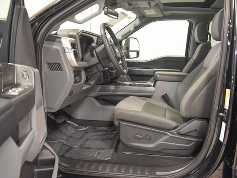 Used 2025 Ford F350 XLT w/ Black Appearance Package image 8