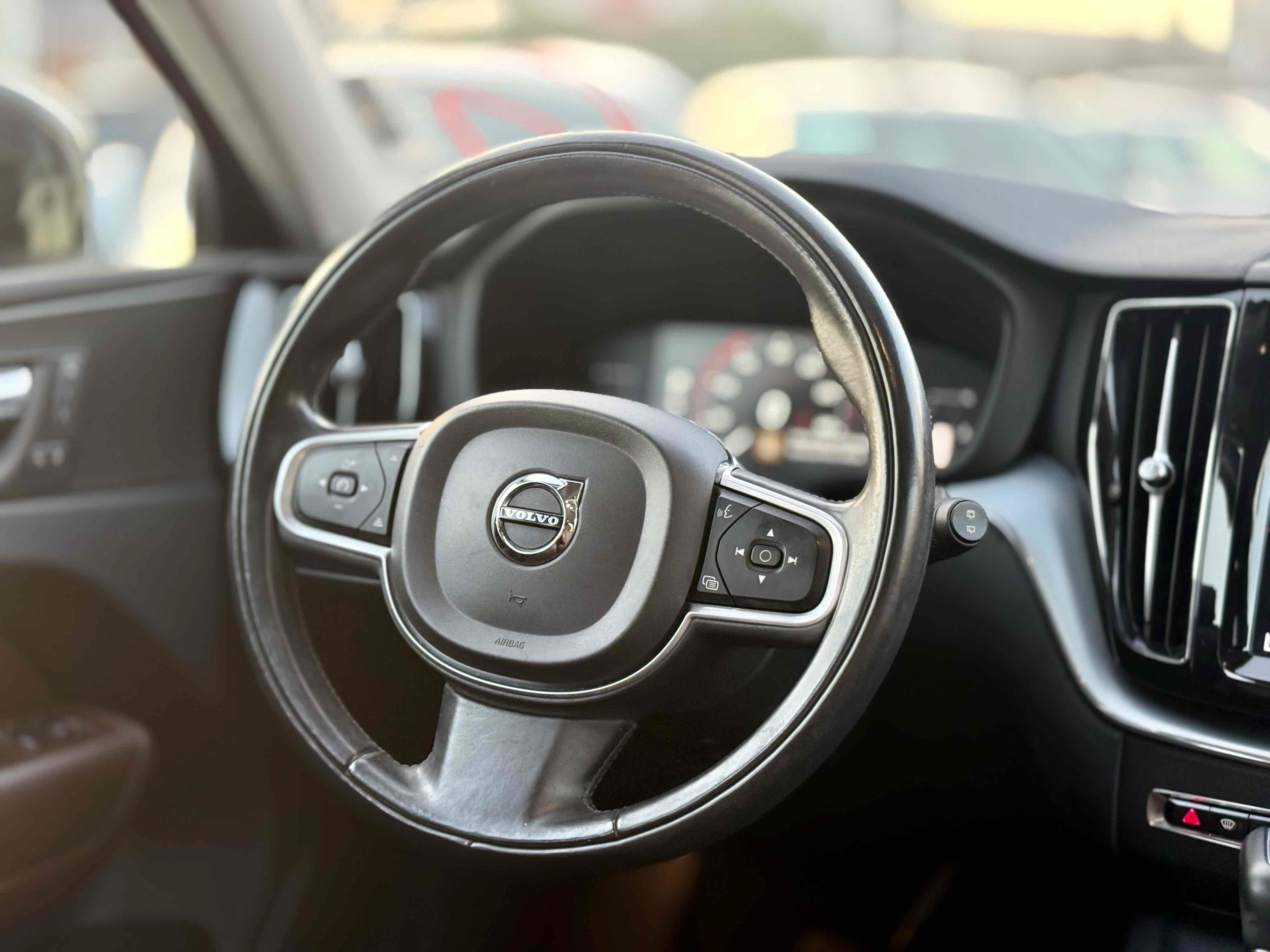 Used 2018 Volvo XC60 T5 Momentum w/ Convenience Package AWD/4WD image 18