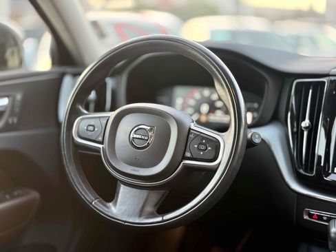 Used 2018 Volvo XC60 T5 Momentum w/ Convenience Package AWD/4WD image 18
