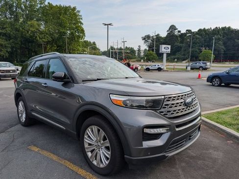 Used 2021 Ford Explorer Limited w/ Equipment Group 301A AWD/4WD image 2