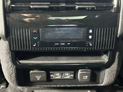 Used 2022 Jeep Wagoneer Series III w/ Premium Group I AWD/4WD image 21