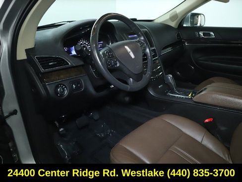 Used 2013 Lincoln MKT AWD image 18