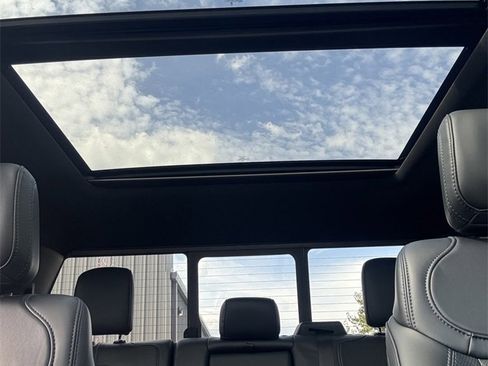 Certified 2025 Ford F250 Platinum image 21