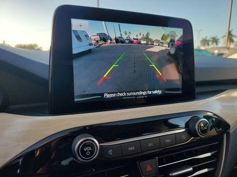 Certified 2022 Ford Escape Titanium w/ Titanium Premium Package image 32