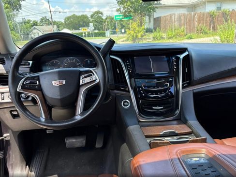 Used 2015 Cadillac Escalade ESV Premium image 11