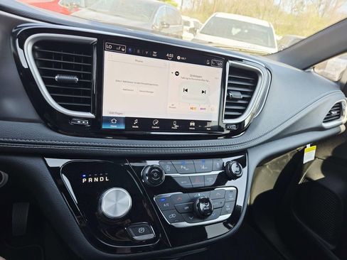 New 2026 Chrysler Pacifica Select image 22