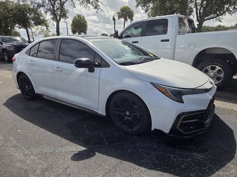 Used 2021 Toyota Corolla SE FWD image 2