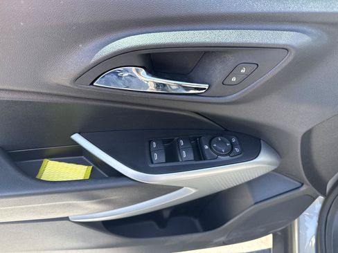 Used 2025 Chevrolet Trax LS w/ Driver Confidence Package FWD image 12
