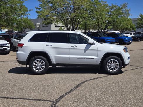 Used 2022 Jeep Grand Cherokee Laredo E AWD/4WD image 2
