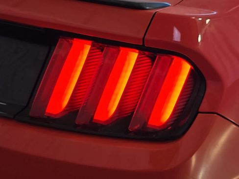 Used 2016 Ford Mustang Coupe RWD image 13