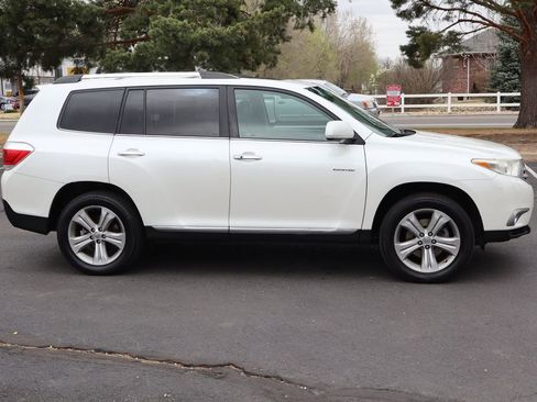 Used 2013 Toyota Highlander Limited image 3