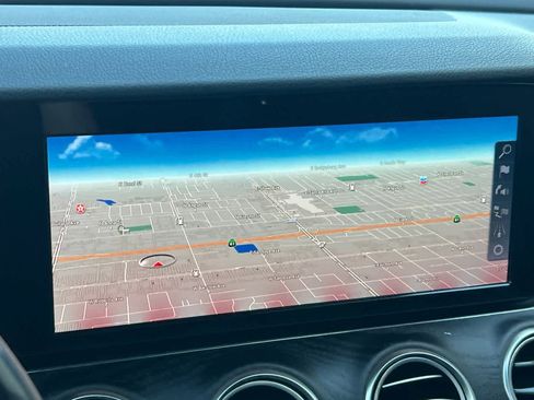 Used 2019 Mercedes-Benz E 300 image 19