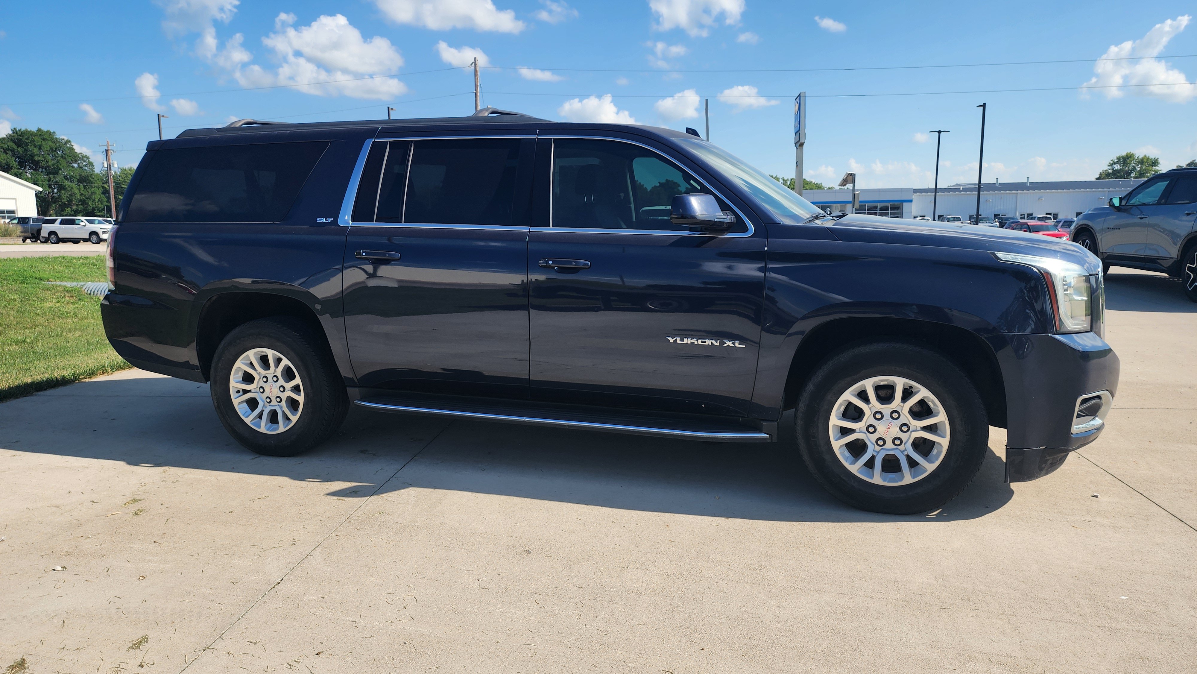Used 2018 GMC Yukon XL SLT w/ Open Road Package AWD/4WD image 4