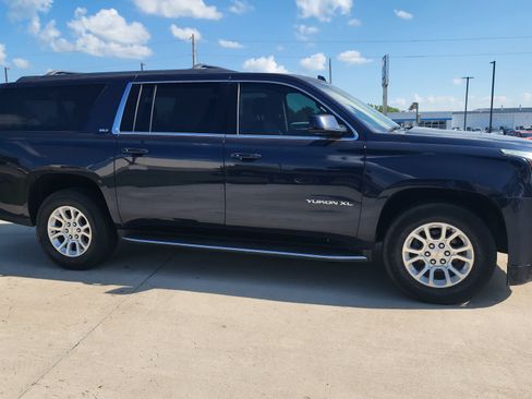 Used 2018 GMC Yukon XL SLT w/ Open Road Package AWD/4WD image 4