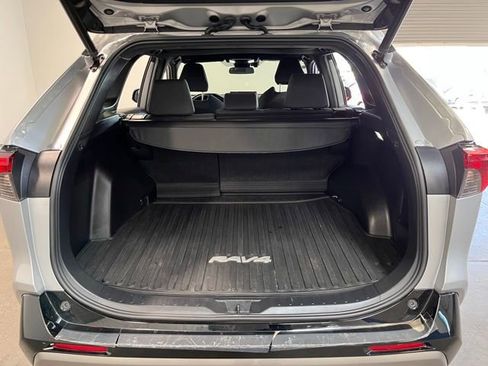 Used 2022 Toyota RAV4 SE w/ Convenience Package image 16