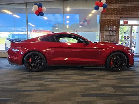 Used 2021 Ford Mustang Shelby GT500 w/ Technology Package RWD image 5