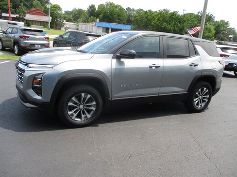 New 2026 Chevrolet Equinox LT w/ Convenience Package II image 7