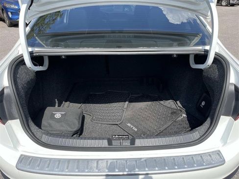 Used 2022 Volkswagen Jetta SE image 8