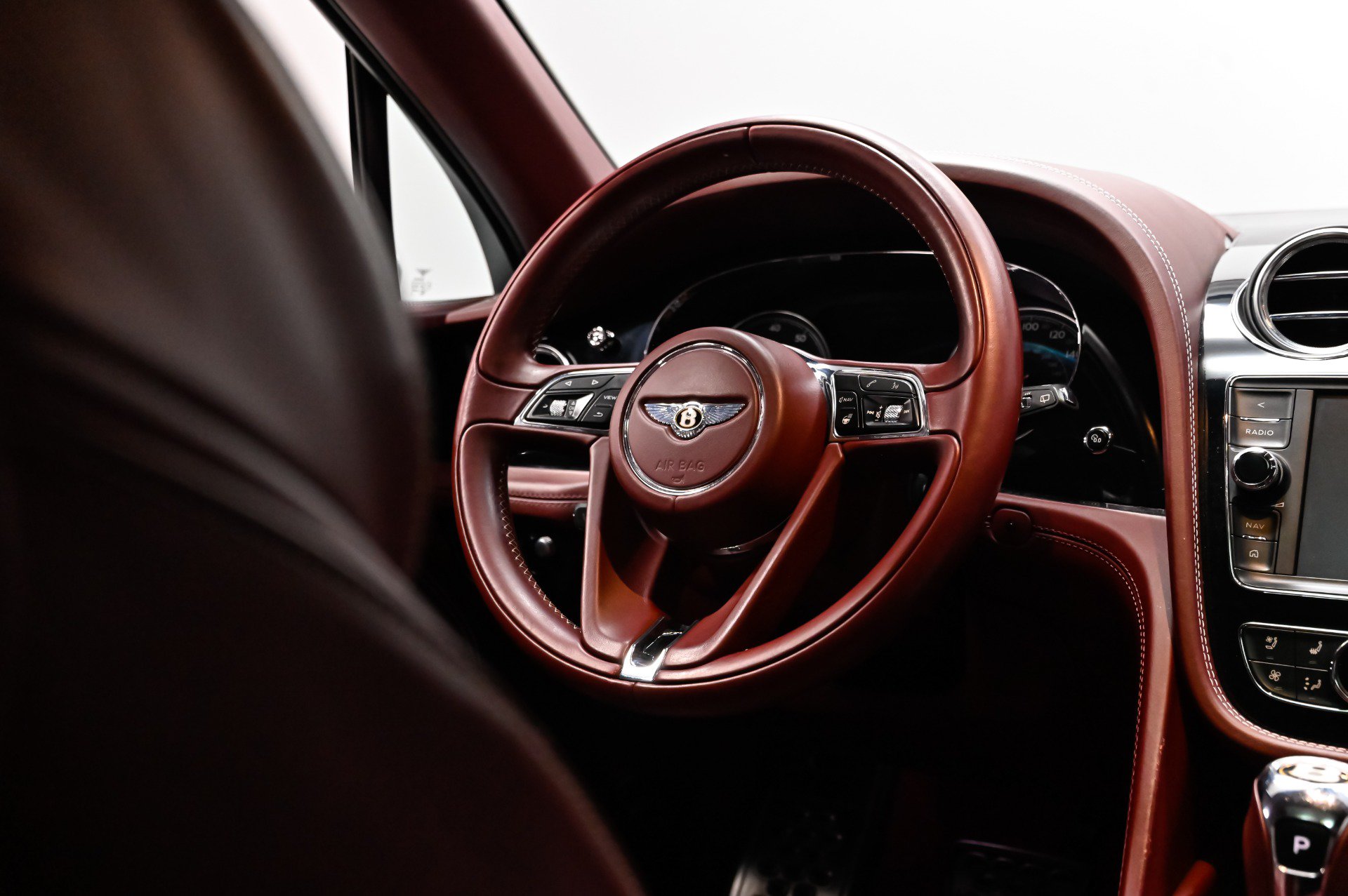 Used 2019 Bentley Bentayga AWD/4WD image 35