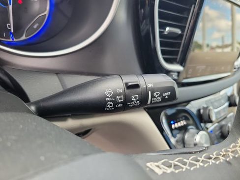 Used 2023 Chrysler Pacifica Touring-L FWD image 25