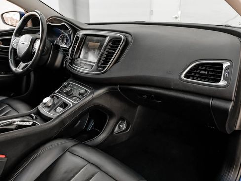 Used 2017 Chrysler 200 Limited Platinum image 16