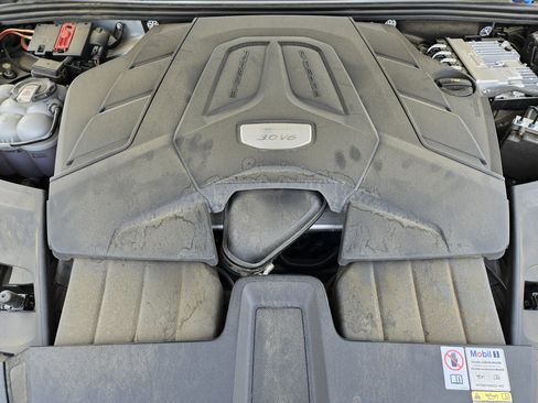 Certified 2023 Porsche Cayenne AWD/4WD image 30