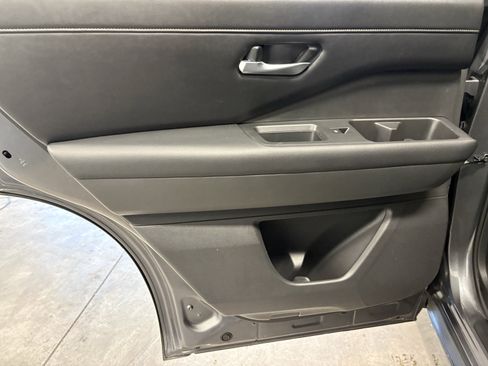 Used 2023 Nissan Pathfinder SL image 6