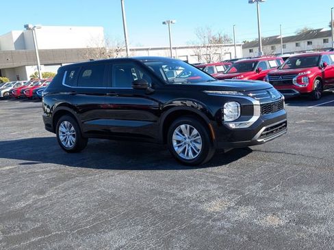 New 2025 Mitsubishi Outlander ES image 4