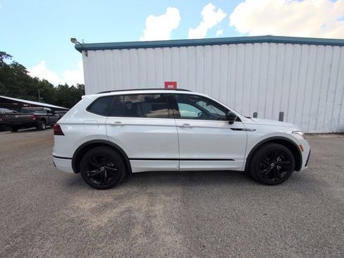 Used 2023 Volkswagen Tiguan SE R-Line FWD image 10