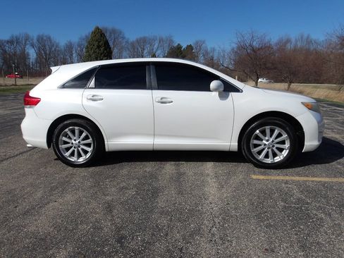 Used 2009 Toyota Venza AWD image 2