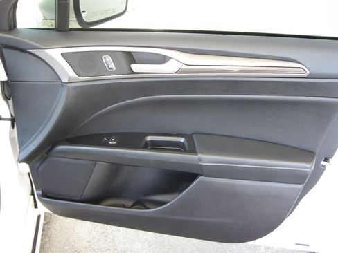 Used 2018 Ford Fusion SE w/ Fusion SE Technology Package FWD image 36