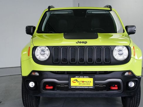 Used 2018 Jeep Renegade Trailhawk image 2