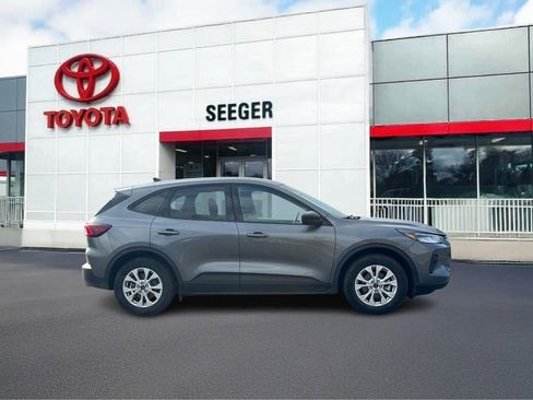 Used 2025 Ford Escape Active image 2