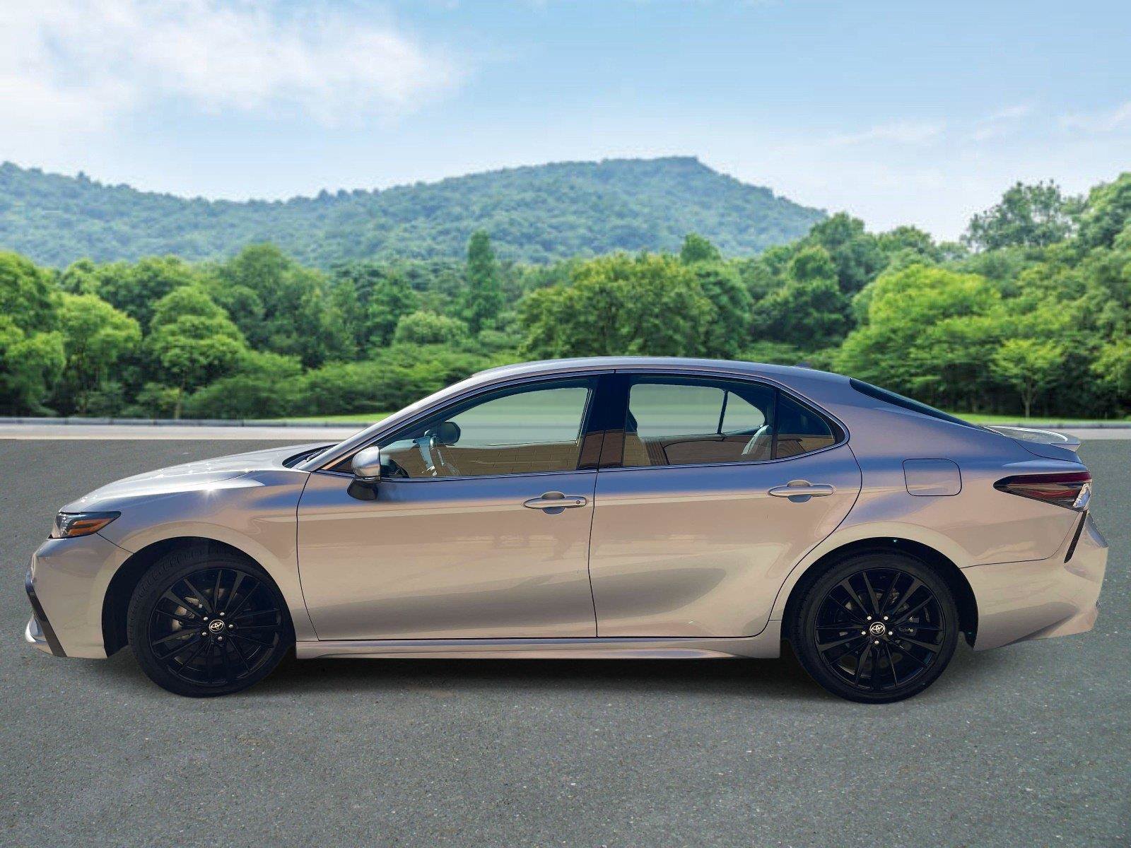 Used 2023 Toyota Camry XSE FWD image 7