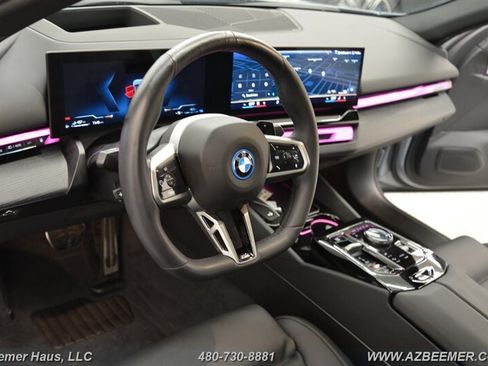 Used 2025 BMW 550e xDrive w/ Premium Package AWD/4WD image 16