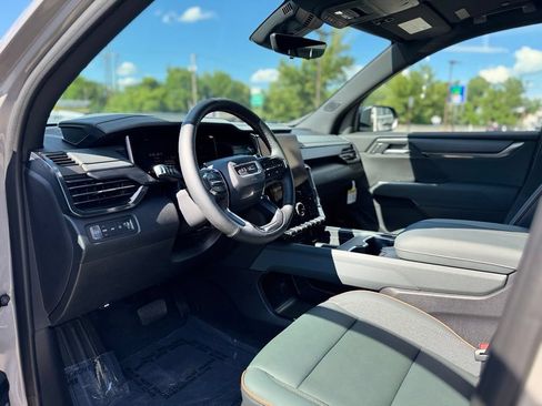 Used 2026 GMC Acadia AT4 w/ Luxury Package AWD/4WD image 15