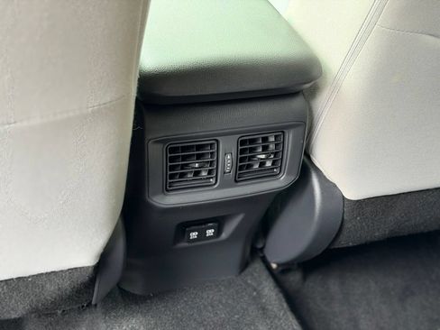 Used 2019 Toyota RAV4 XLE AWD/4WD image 7