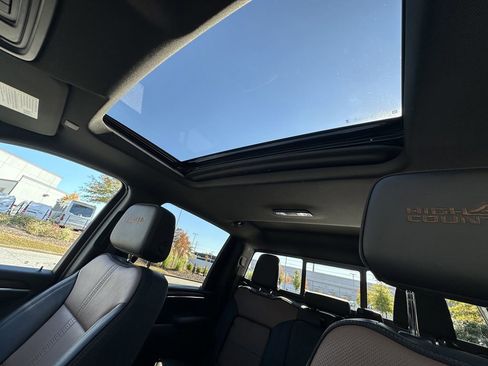 Used 2024 Chevrolet Silverado 3500 High Country w/ High Country Premium Package image 34