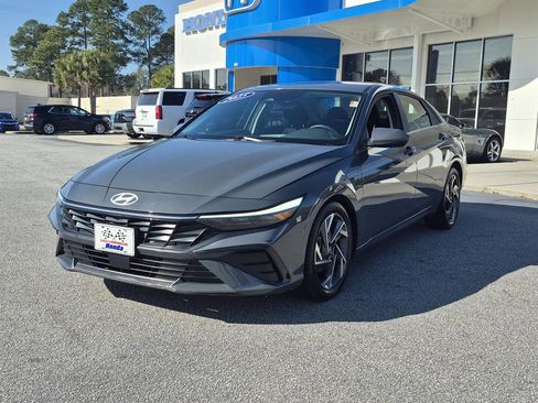 Used 2025 Hyundai Elantra SEL image 6