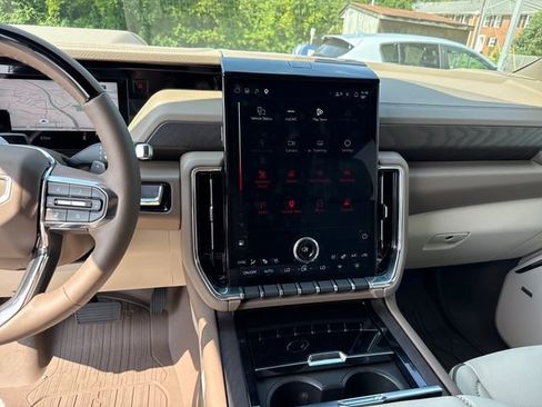 New 2026 GMC Yukon Denali w/ Denali Reserve Package AWD/4WD image 19