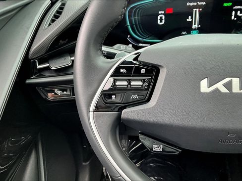 Used 2023 Kia Niro EX image 10