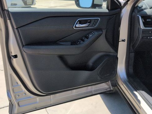 Used 2024 Nissan Rogue Platinum w/ Platinum Premium Package FWD image 25