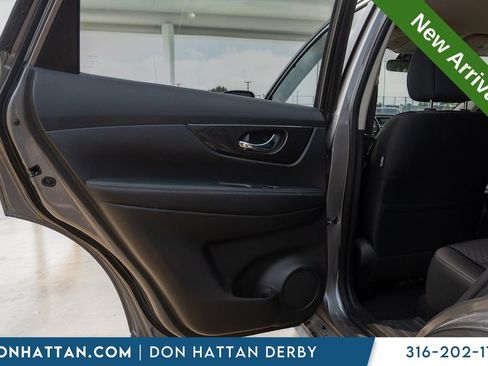 Used 2020 Nissan Rogue SV FWD image 18