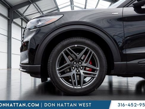 Used 2025 Ford Explorer ST-Line w/ ST-Line Street Pack AWD/4WD image 29