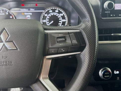 Used 2023 Mitsubishi Outlander ES image 15