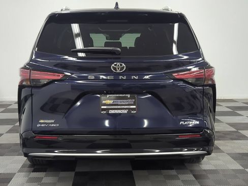 Used 2026 Toyota Sienna Platinum AWD/4WD image 6