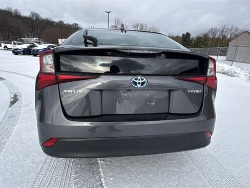 Used 2021 Toyota Prius LE image 4
