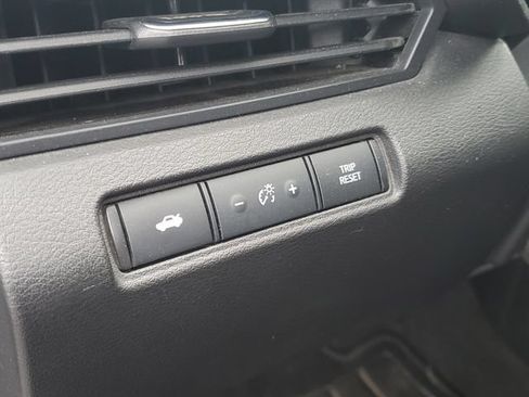 Used 2024 Nissan Altima 2.5 SV FWD image 9