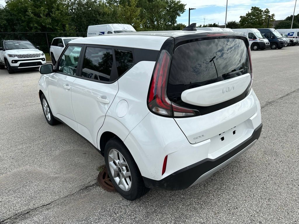 Used 2024 Kia Soul LX w/ Option Group 015 FWD image 9