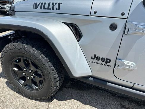 Used 2022 Jeep Gladiator Sport AWD/4WD image 7